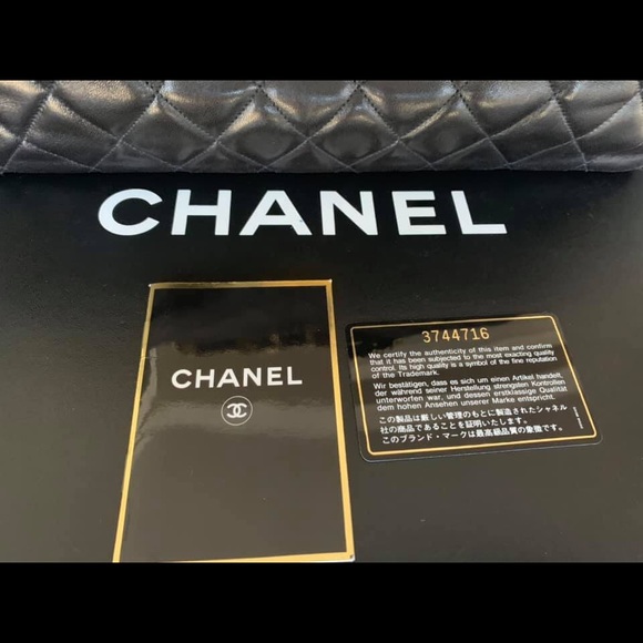 ♥️Sold♥️  Classic Chanel Maxi flap bag - Picture 6 of 8